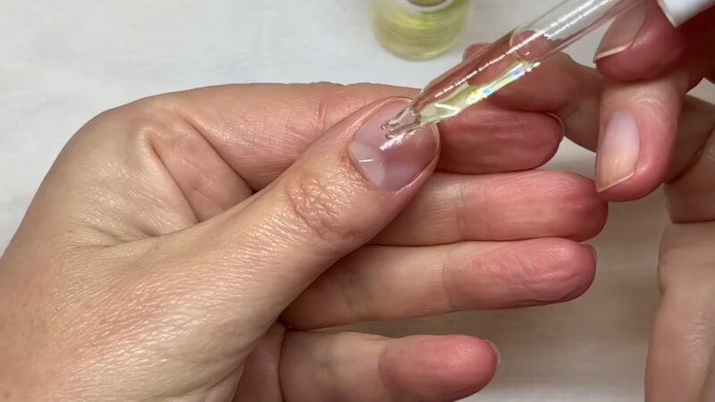 Can tea tree oil can help with yellow nails